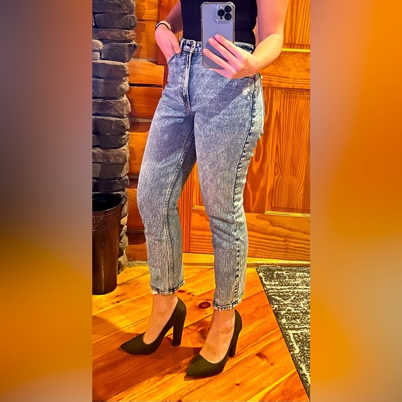 Abercrombie & Fitch Mom Jean Acid Wash - Picture 2 of 4